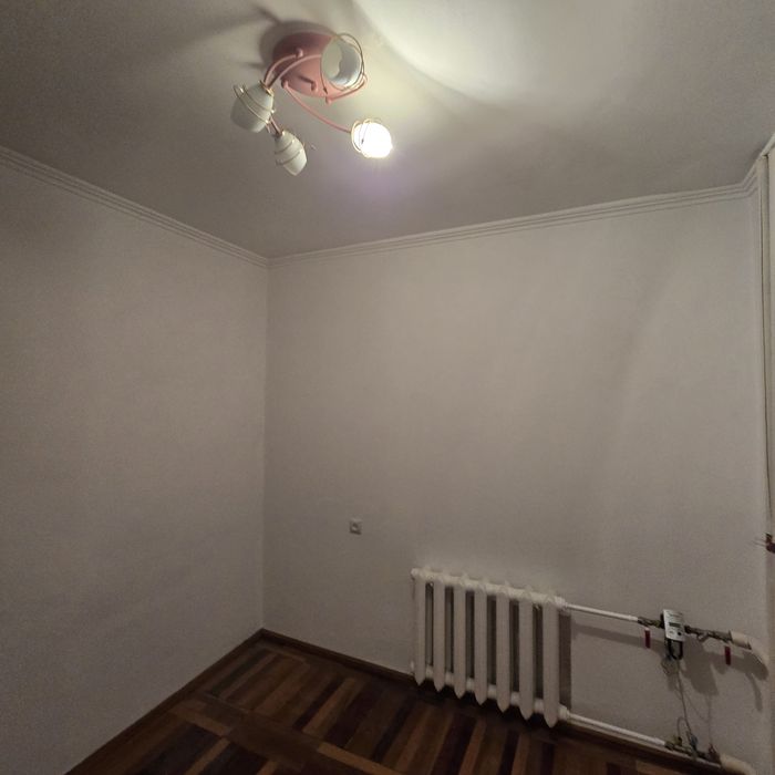 ДОБРОТНА 3 кімнатна квартира біля торгового центру