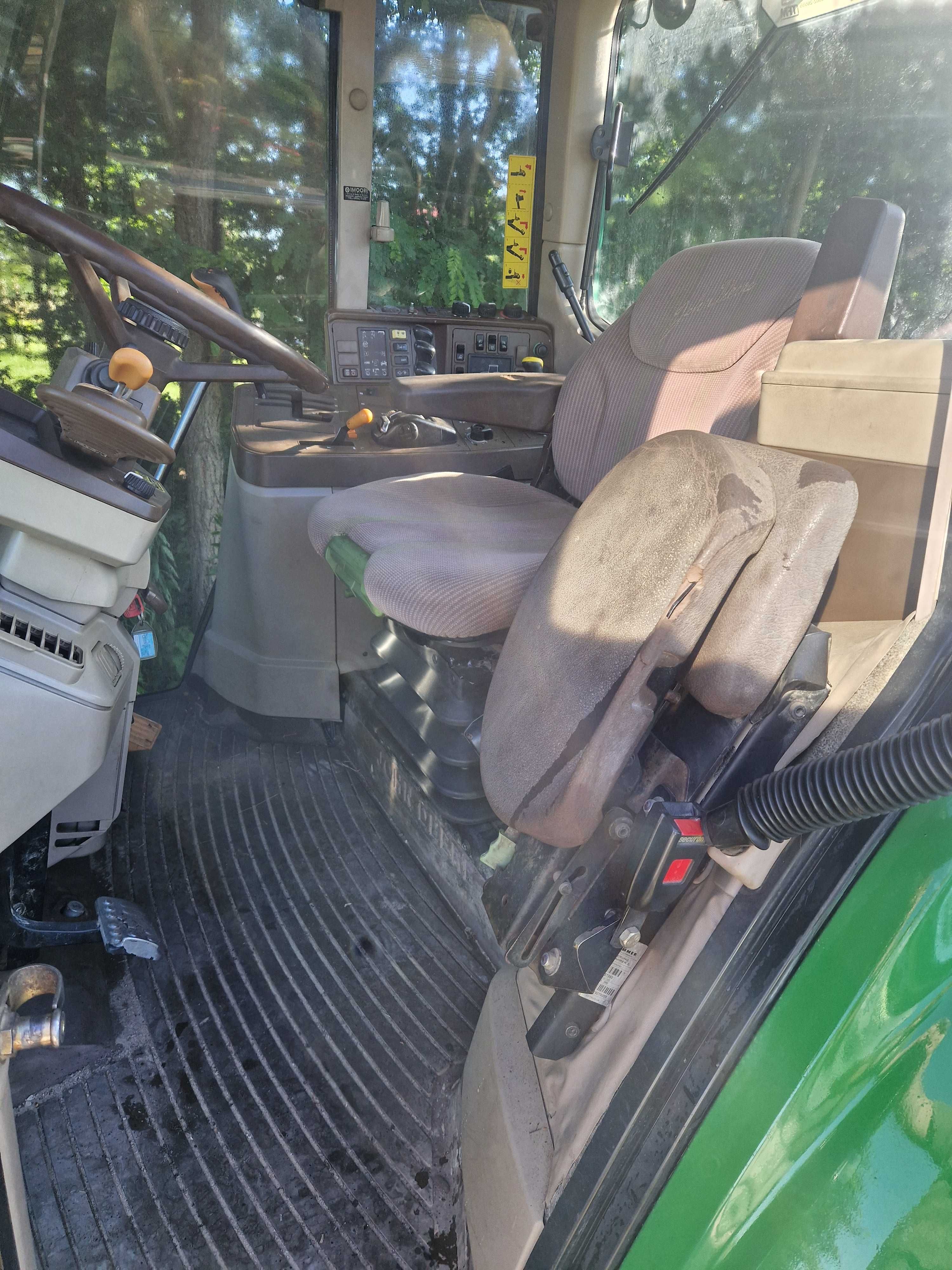 Ciągnik John Deere 6820