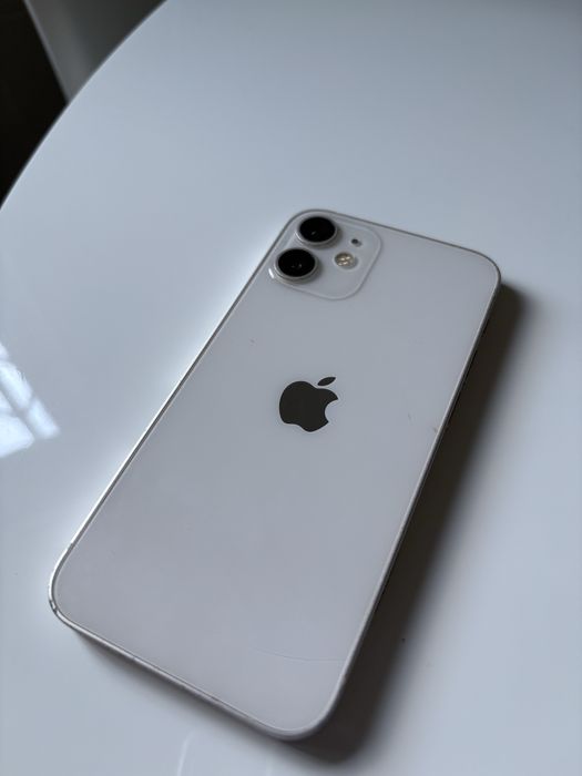 iPhone 12 mini com vidro partido