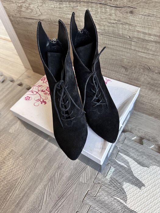 Ботінки на підборах