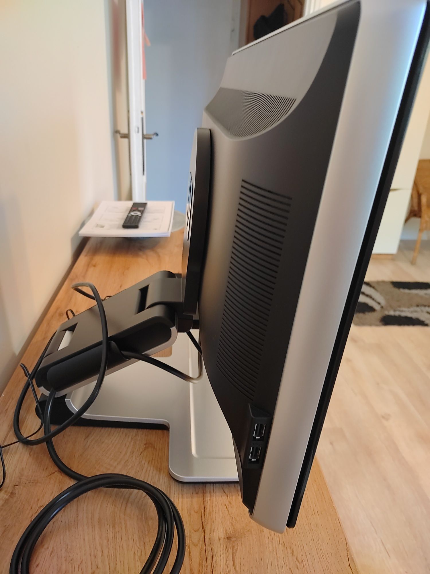 Monitor 22 cale LCD HP Pavilion HDMI, VGA, 2xUSB, Głośniki, Obrót 90st