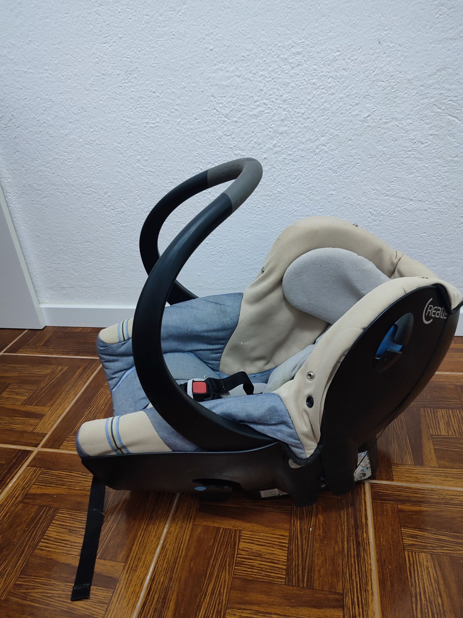 Carrinho Bebé Confort com ovo