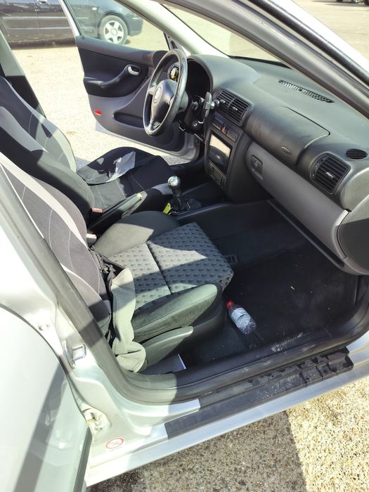 SEAT Leon cinza 2002