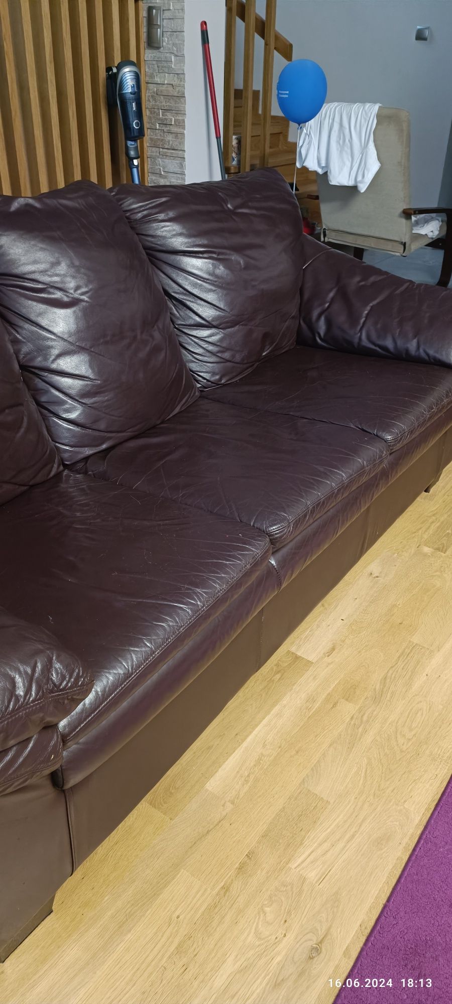 Skórzana sofa z funkcją spania na sprężynach
