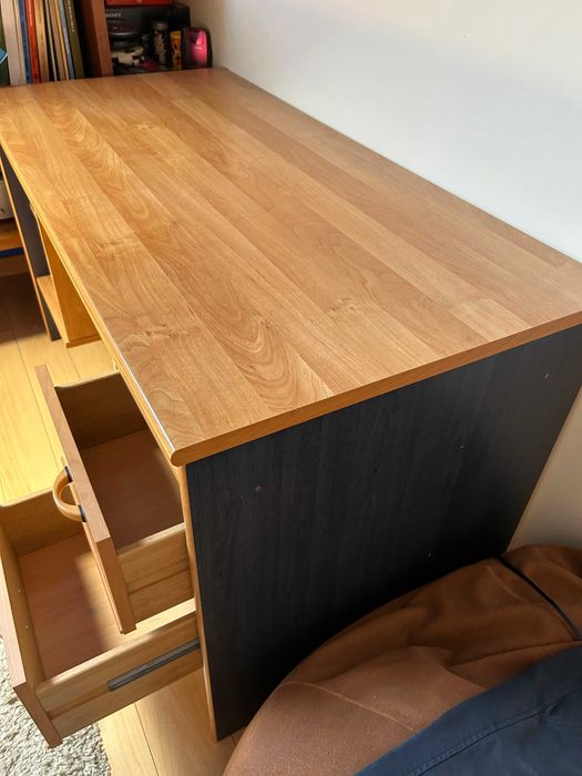 Secretária para recolher desmontada, requer montagem