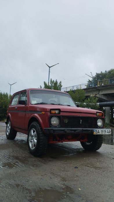 Продам ниву на 16v моторі.