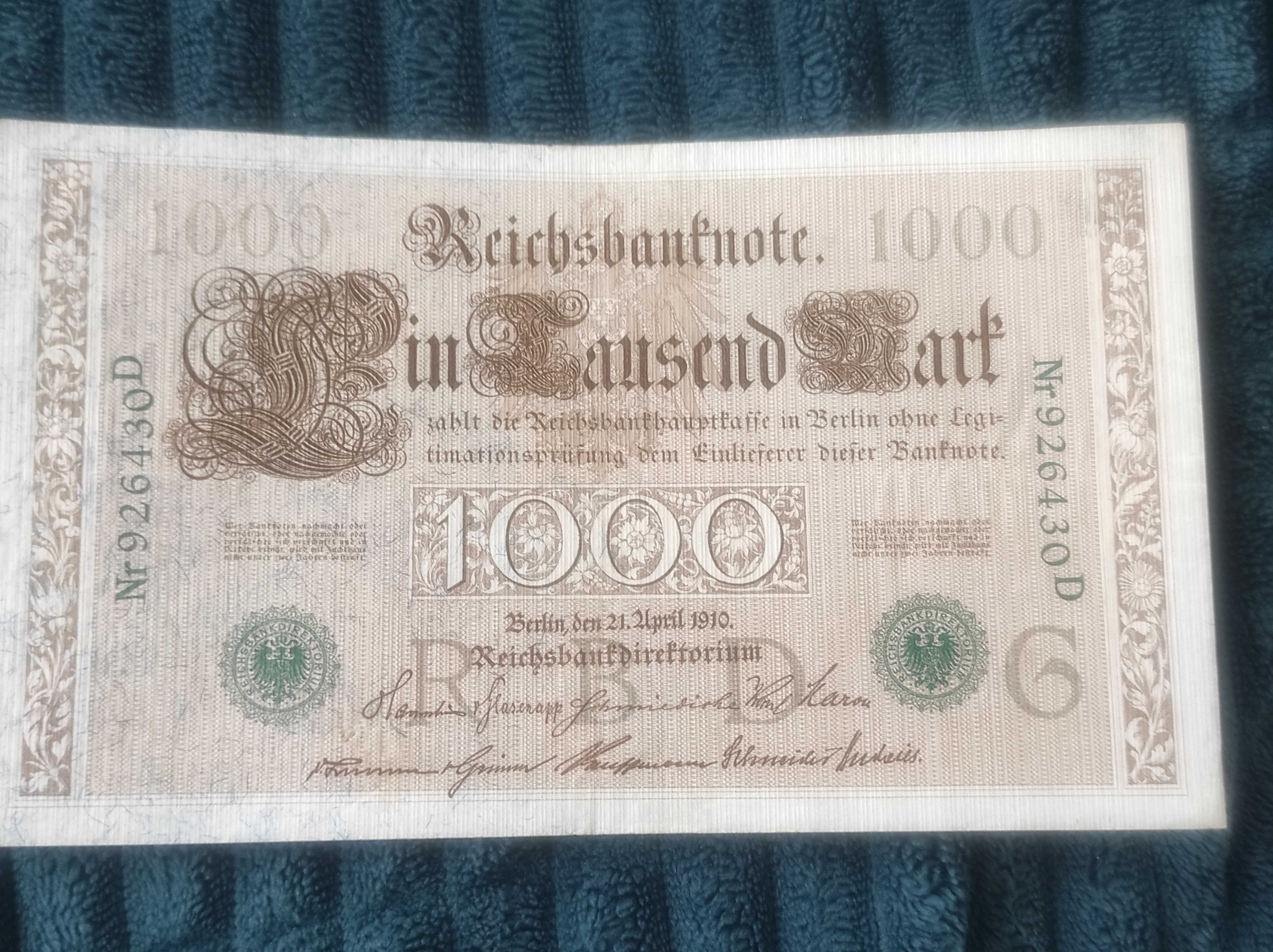 Banknot Niemcy 1000 Marek 1910 z zielonym numerem i pieczęcią.
