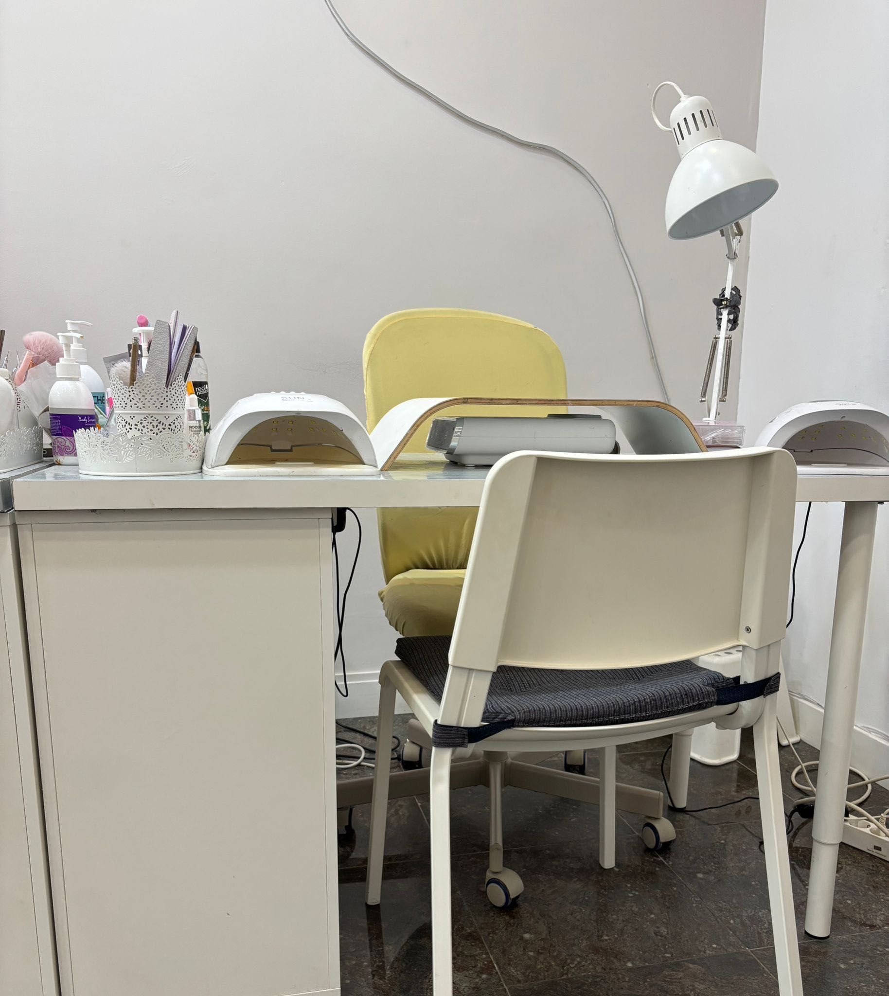 Arrendo gabinete estética e mesa manicure