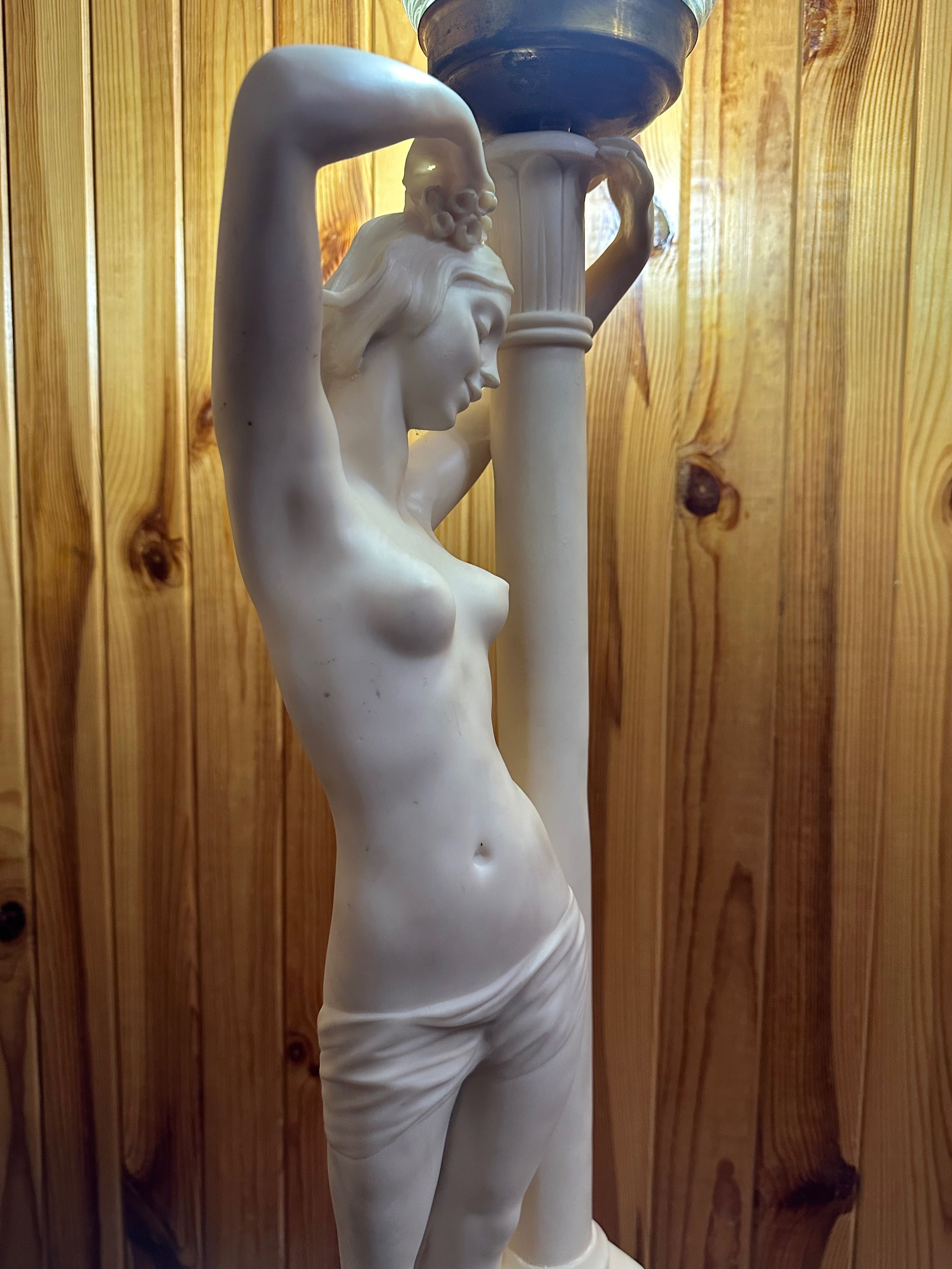 Скульптура-світильник , статуетка … вічна таємниця молодості та краси