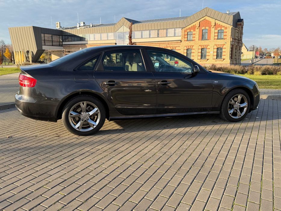 Audi A4 B8 2.0 TDI Sedan Stan bardzo dobry Manual Czarny