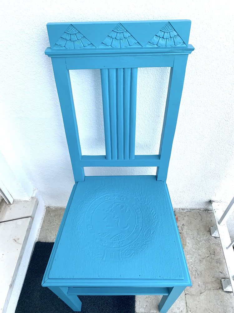 Cadeira de época restaurada e reciclada