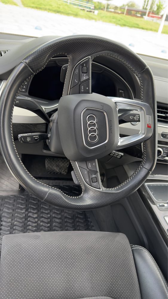 Продам Audi Q7 2015