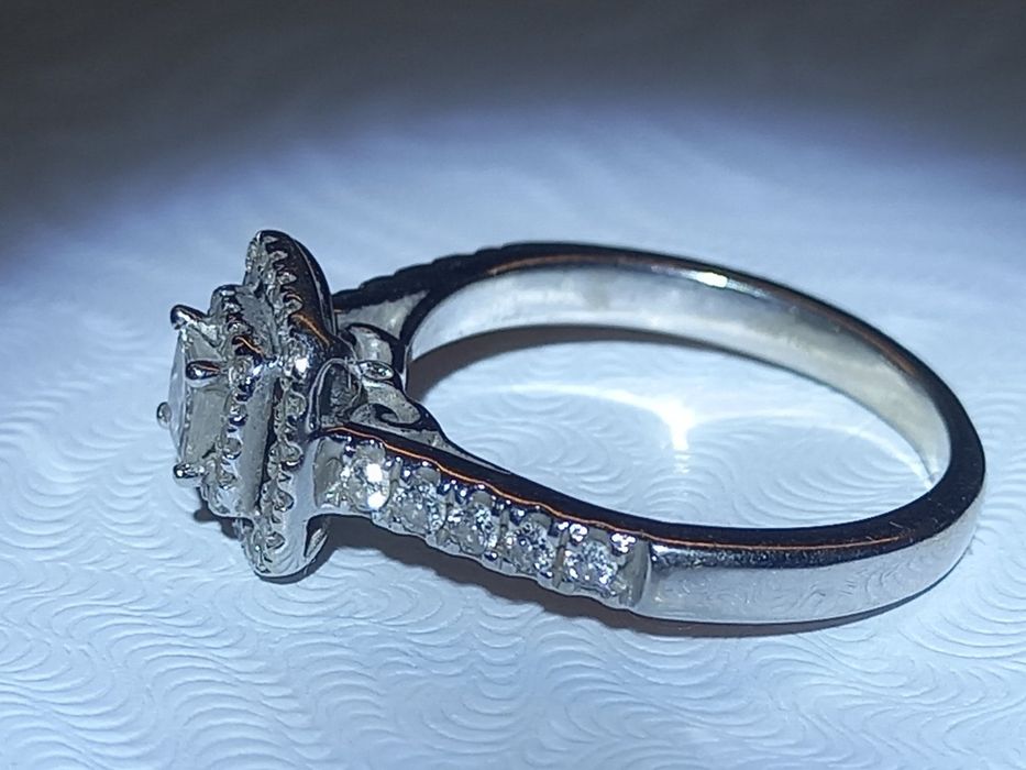 Золотое кольцо с бриллиантами 0.59 кт.