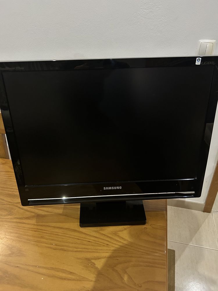 Samsung SyncMaster 225MW (22") - Full HD Preto TV e Monitor PC - LCD