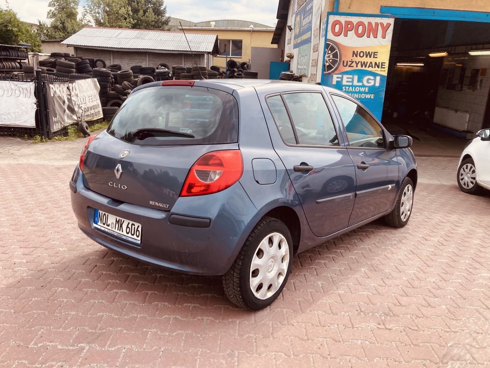 Sprzedam ładne clio rok 2006 poj 1.2 klima przeb 151 tys