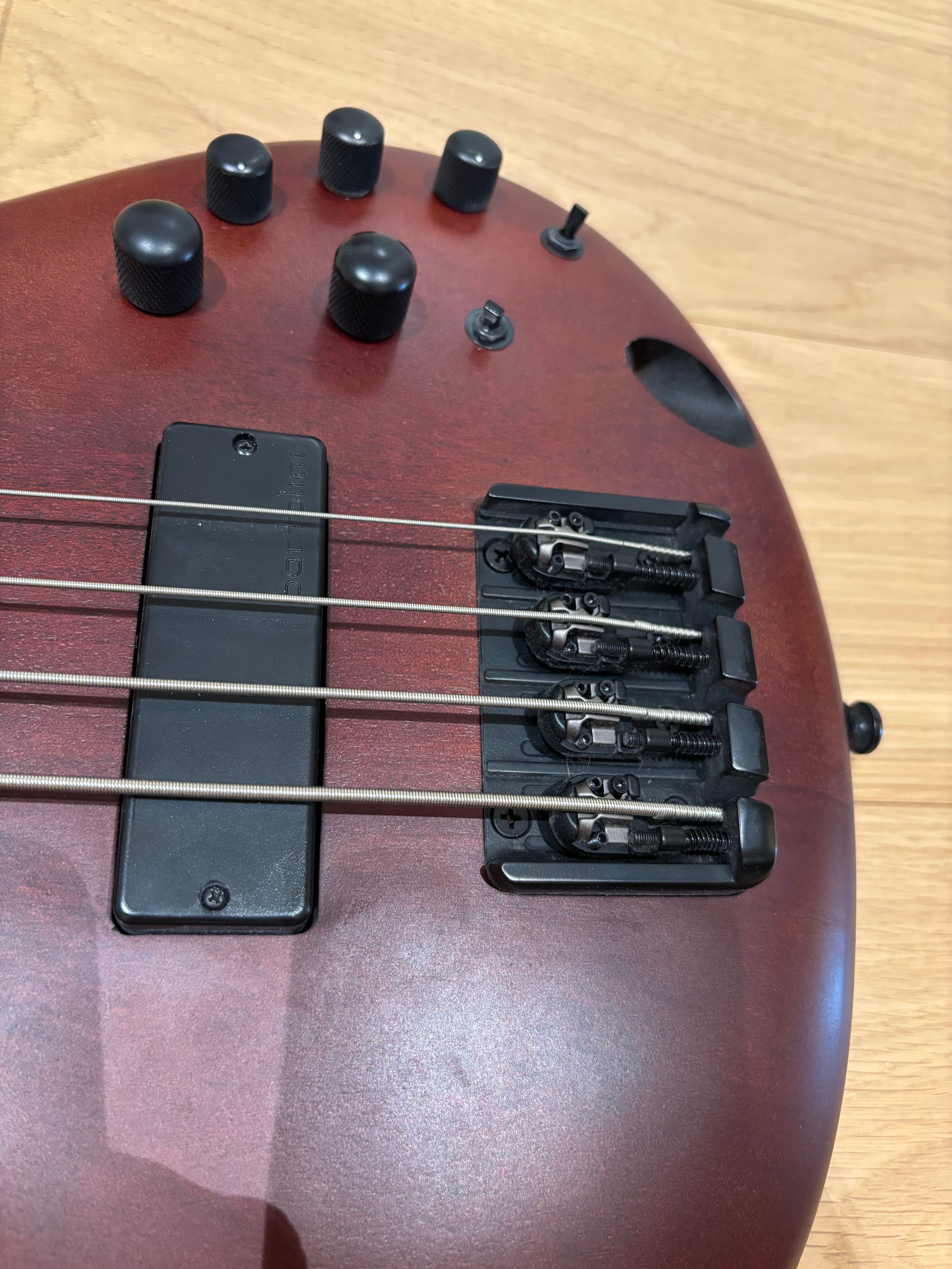 Gitara basowa Ibanez SR500E