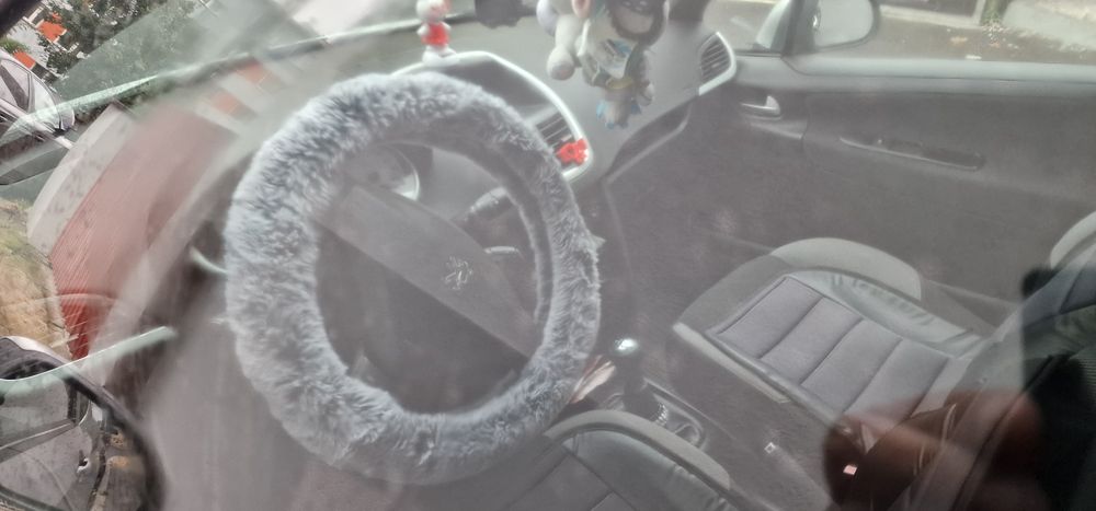 Peugot 207 z 2009 roku. Żona ma go od 2017 roku.