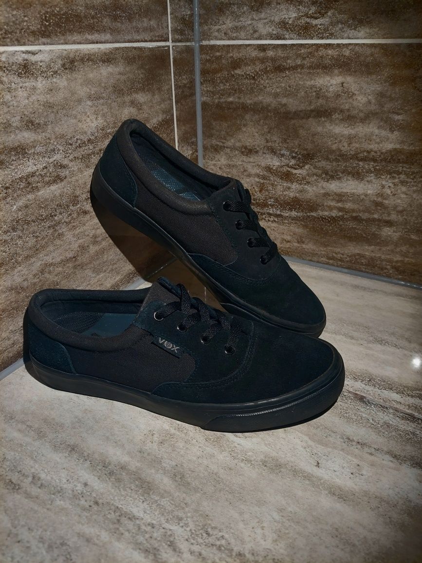Kultowe - Vox Skateboarding shoes all black