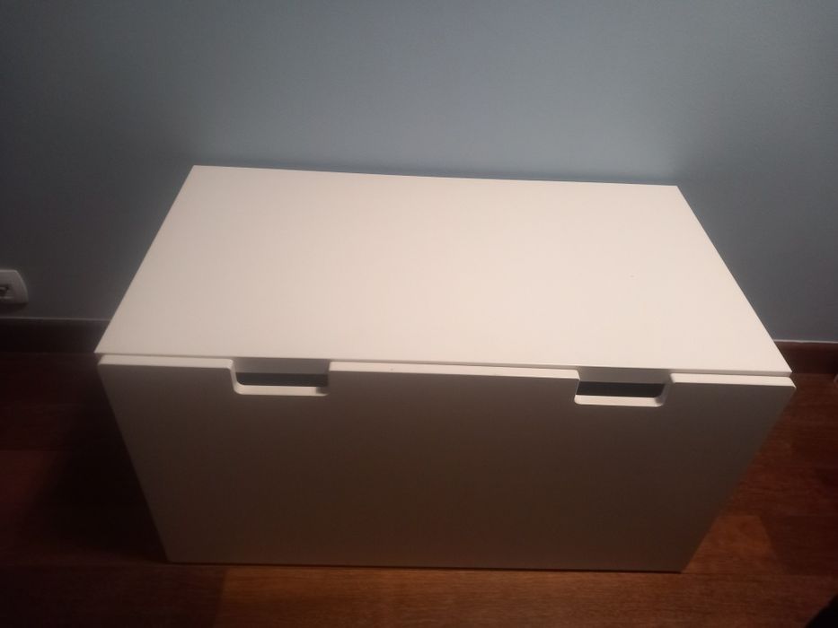 Stuva stolik z pojemnikiem na zabawki