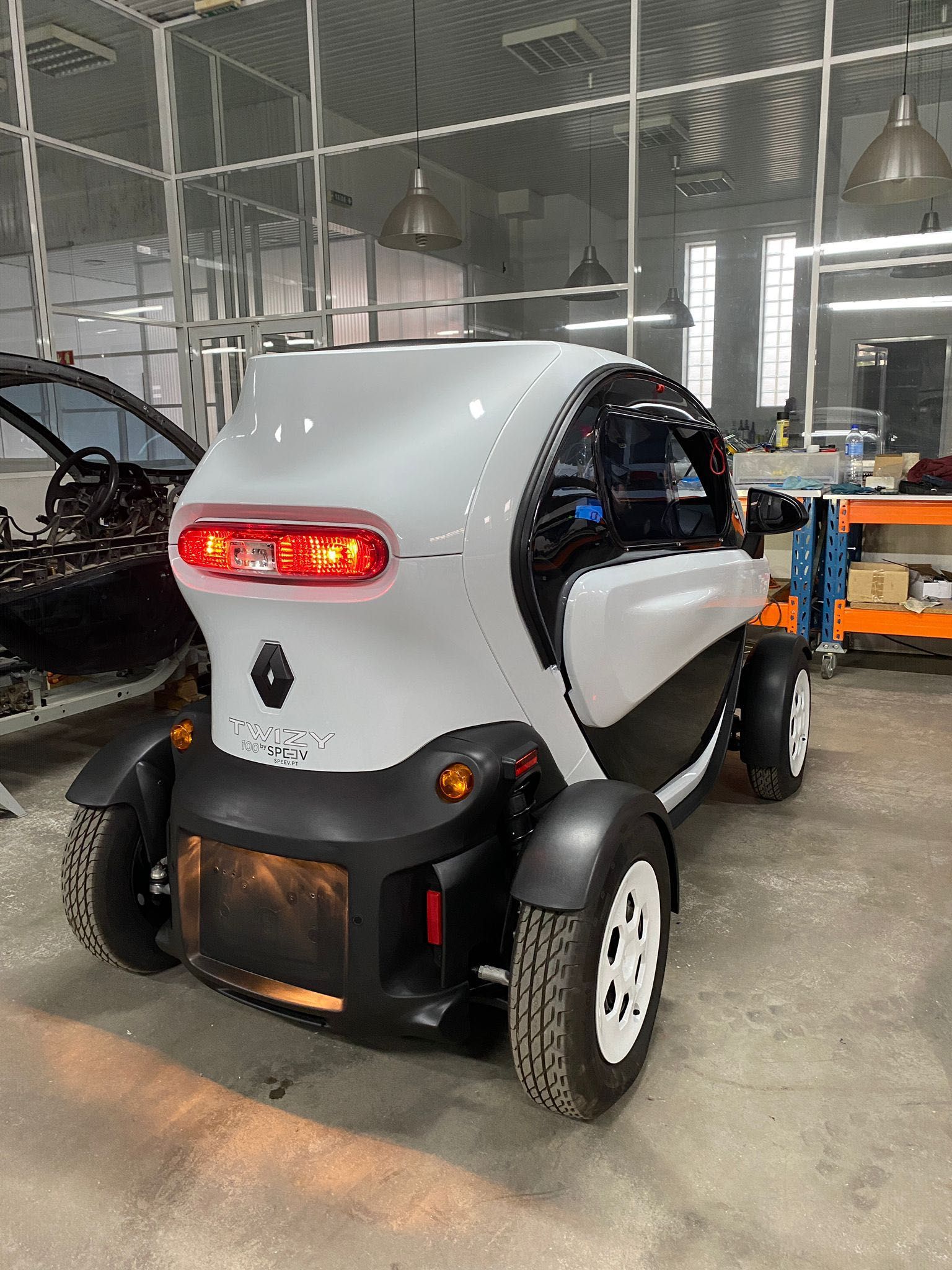 TWIZY 45 -PERMITE CONDUZIR SEM CARTA