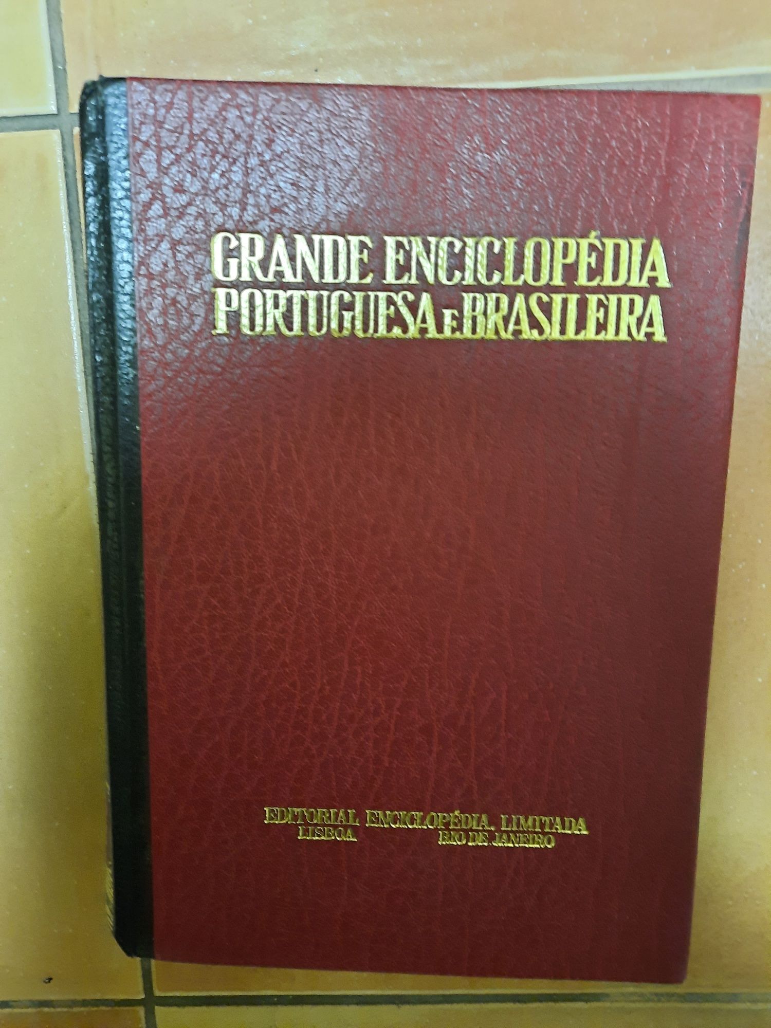 Grande Enciclopédia Portuguesa e Brasileira. Muito bom estado.