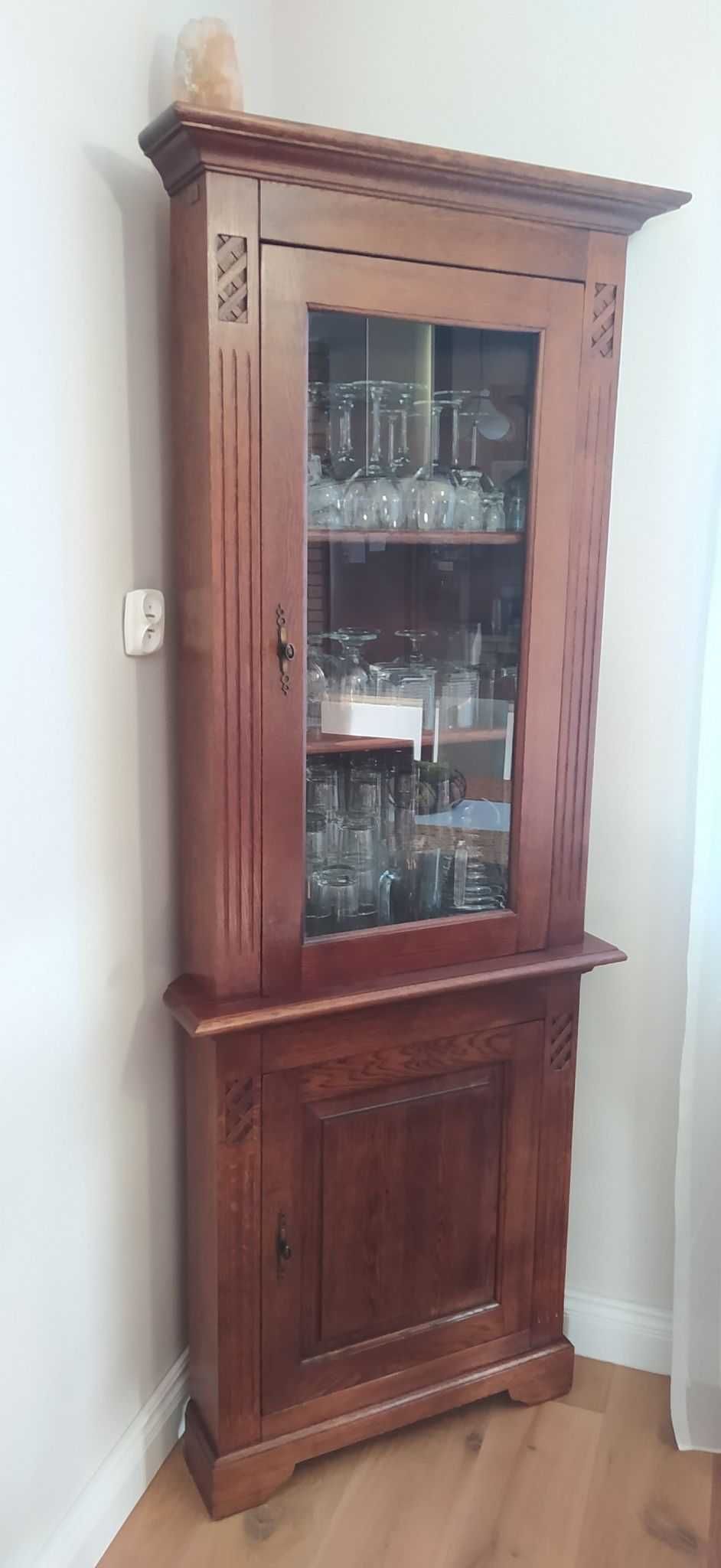 Meble- komoda i witryna. Szafa dwudrzwiowa kolor orzech.