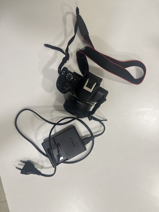 Canon EOS R50 com garantia — como nova!