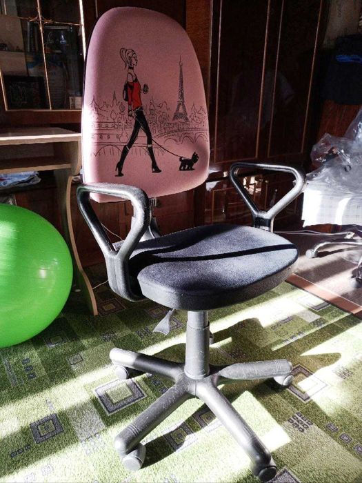 Крісло комп'ютерне для дівчини