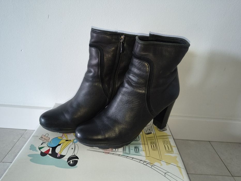 Skórzane botki na obcasie