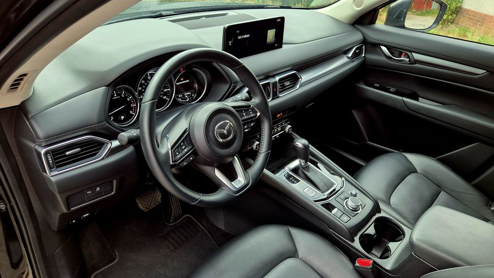 Mazda CX-5.select. black.