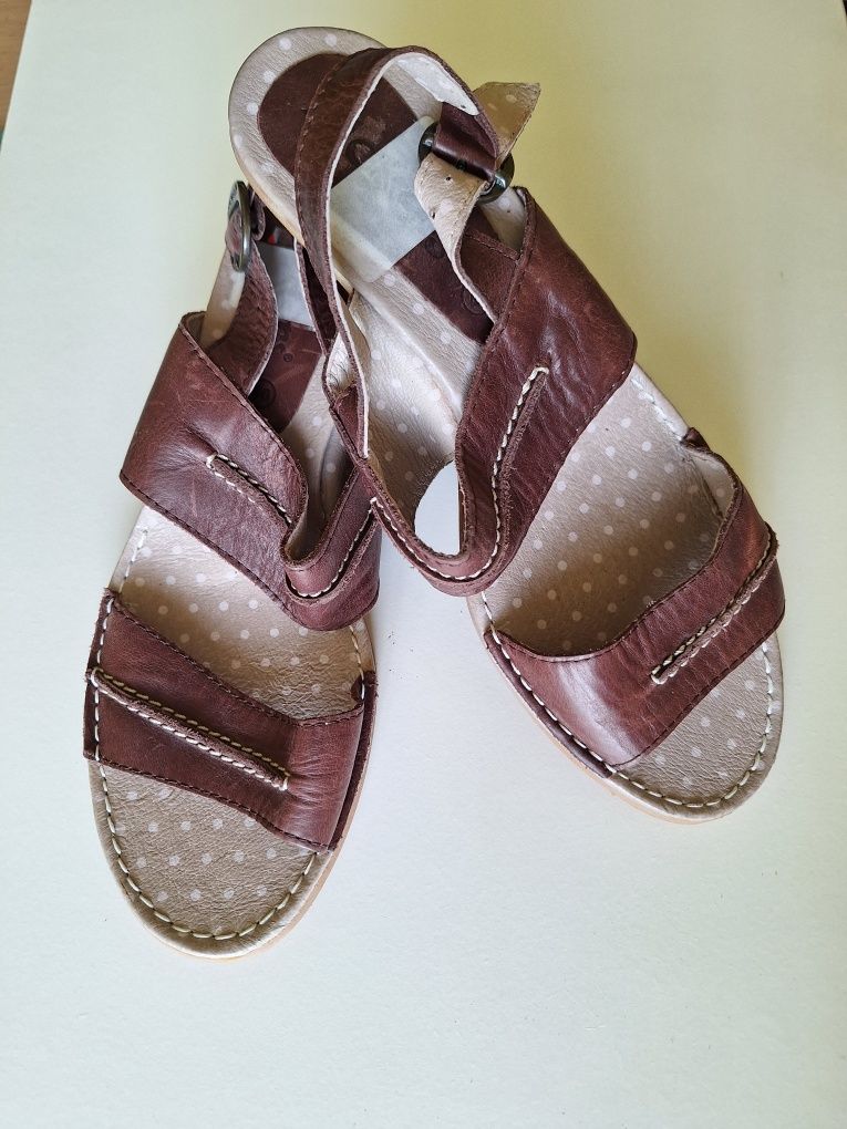 Sandały Kickers r 40