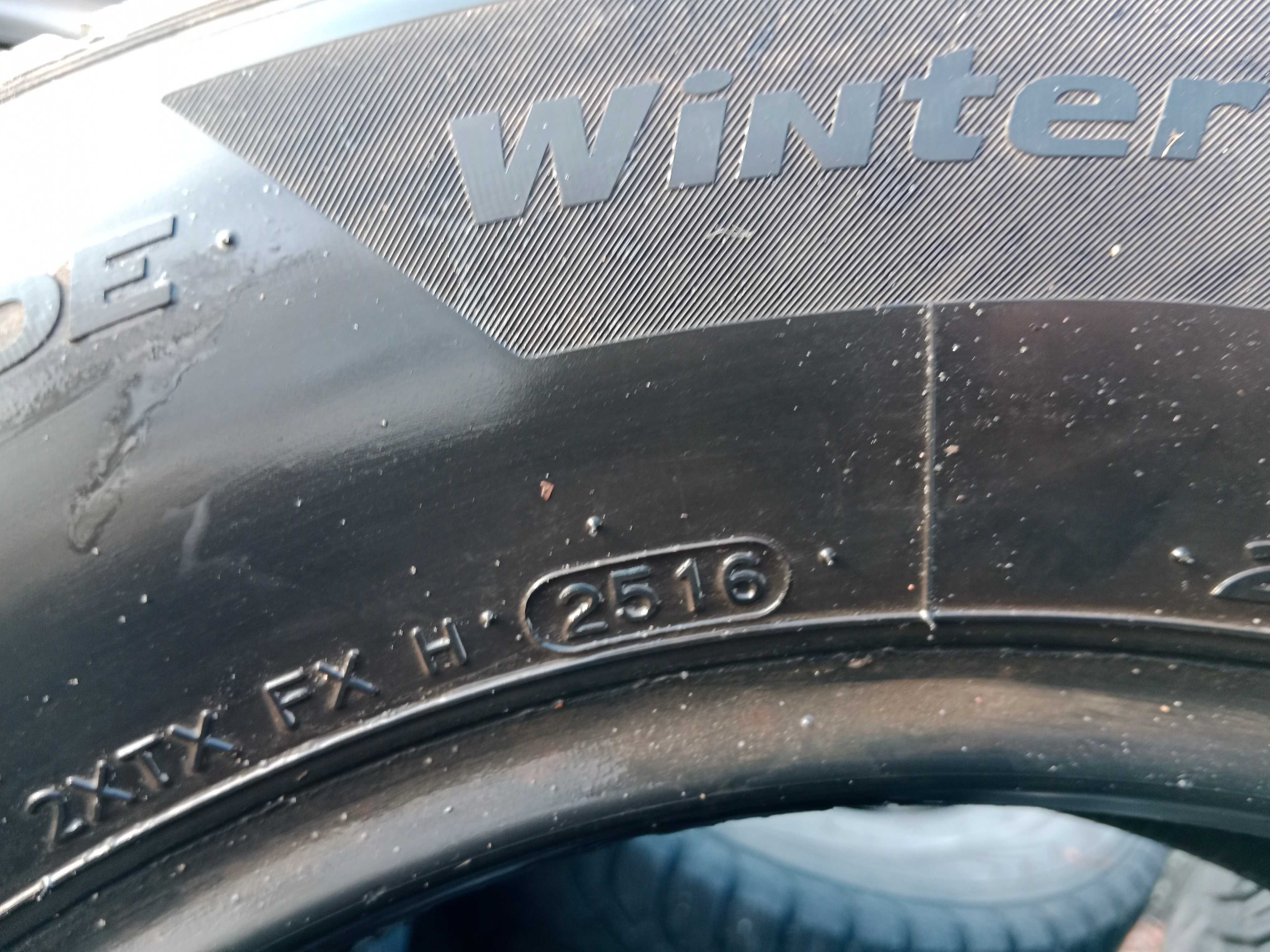 Opona używana 215/70R16 Hankook Winter i Cept Evo2 SUV 1szt.