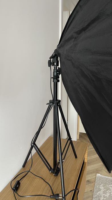 Lampa studyjna bezcieniowa