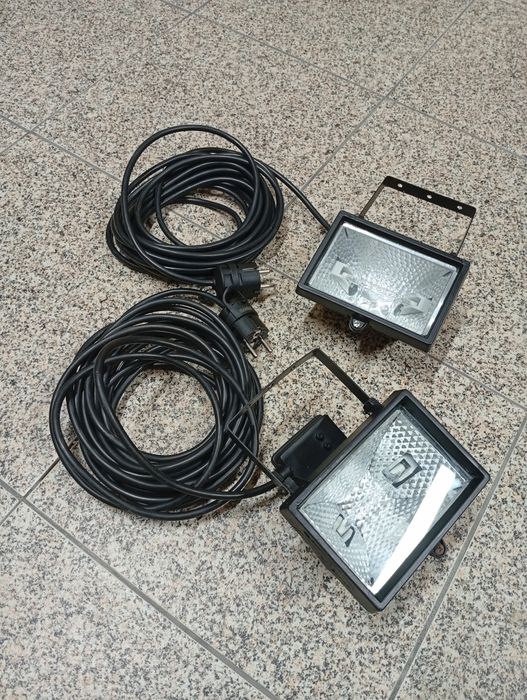 2 Holofotes halógenos a funcionar