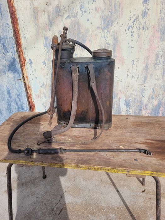 Maquina de pulverizar antiga