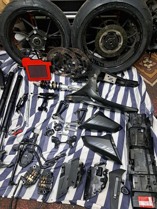 Rama yamaha mt-09  2018 włochy plus części