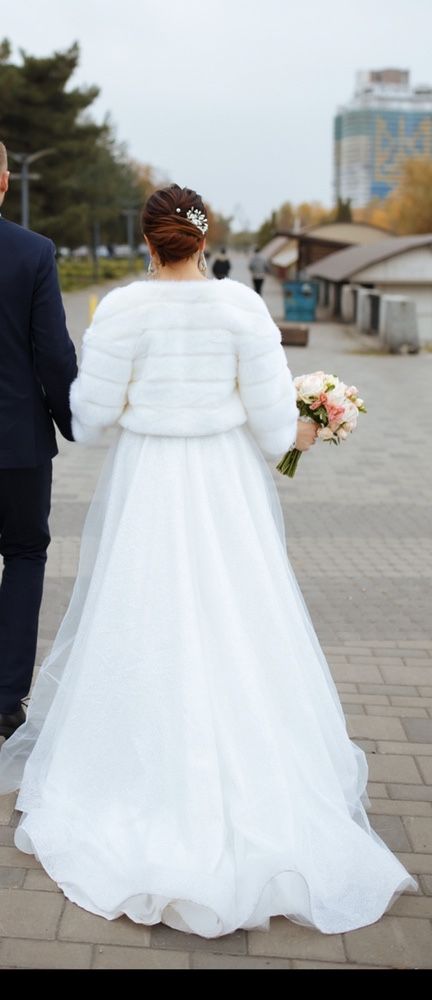 Весільна сукня розмір М за ціною прокату