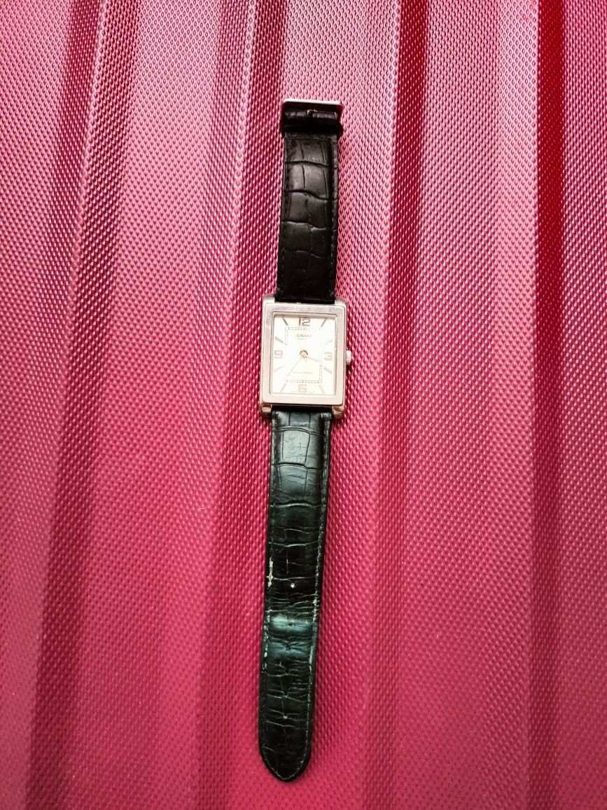 Часы кварцевые Casio на запчасти или под ремонт