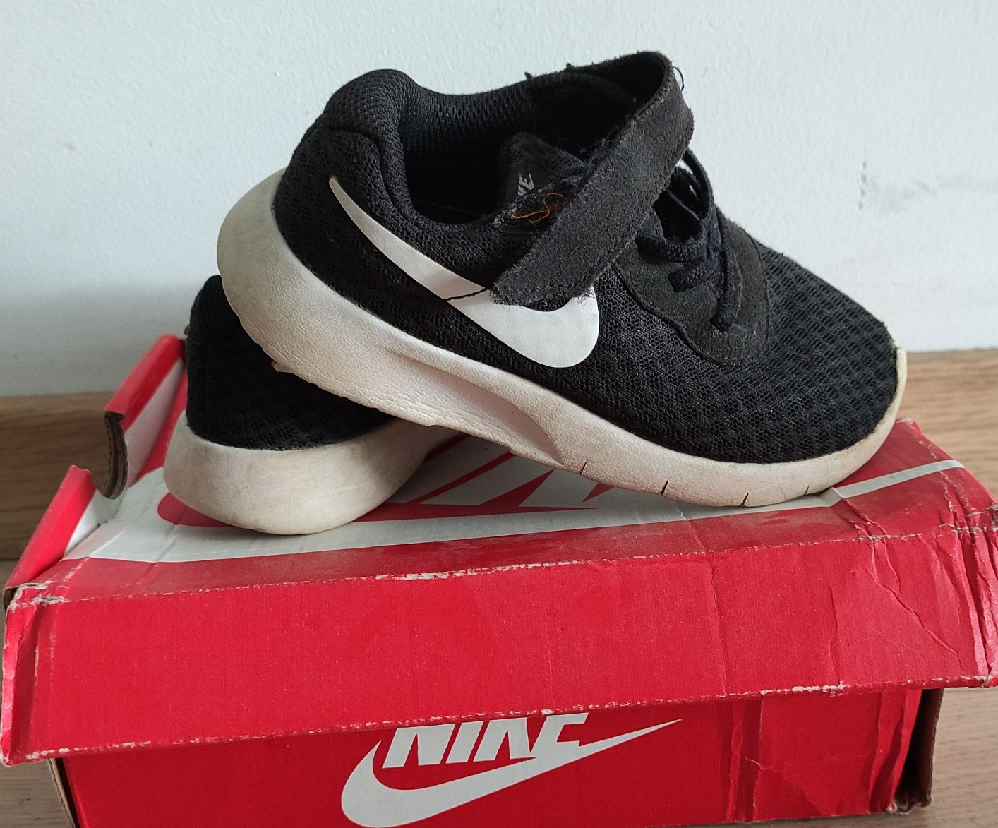 Buty adidasy Nike chłopięce r. 26