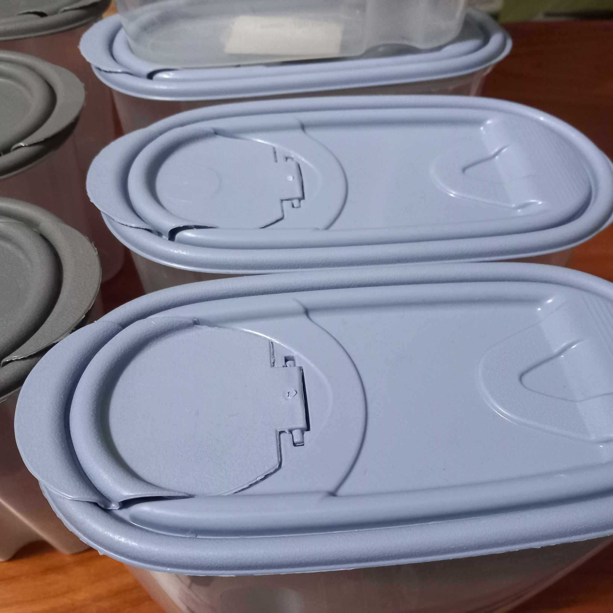 Pote de plástico empilhável com medidor NOVO