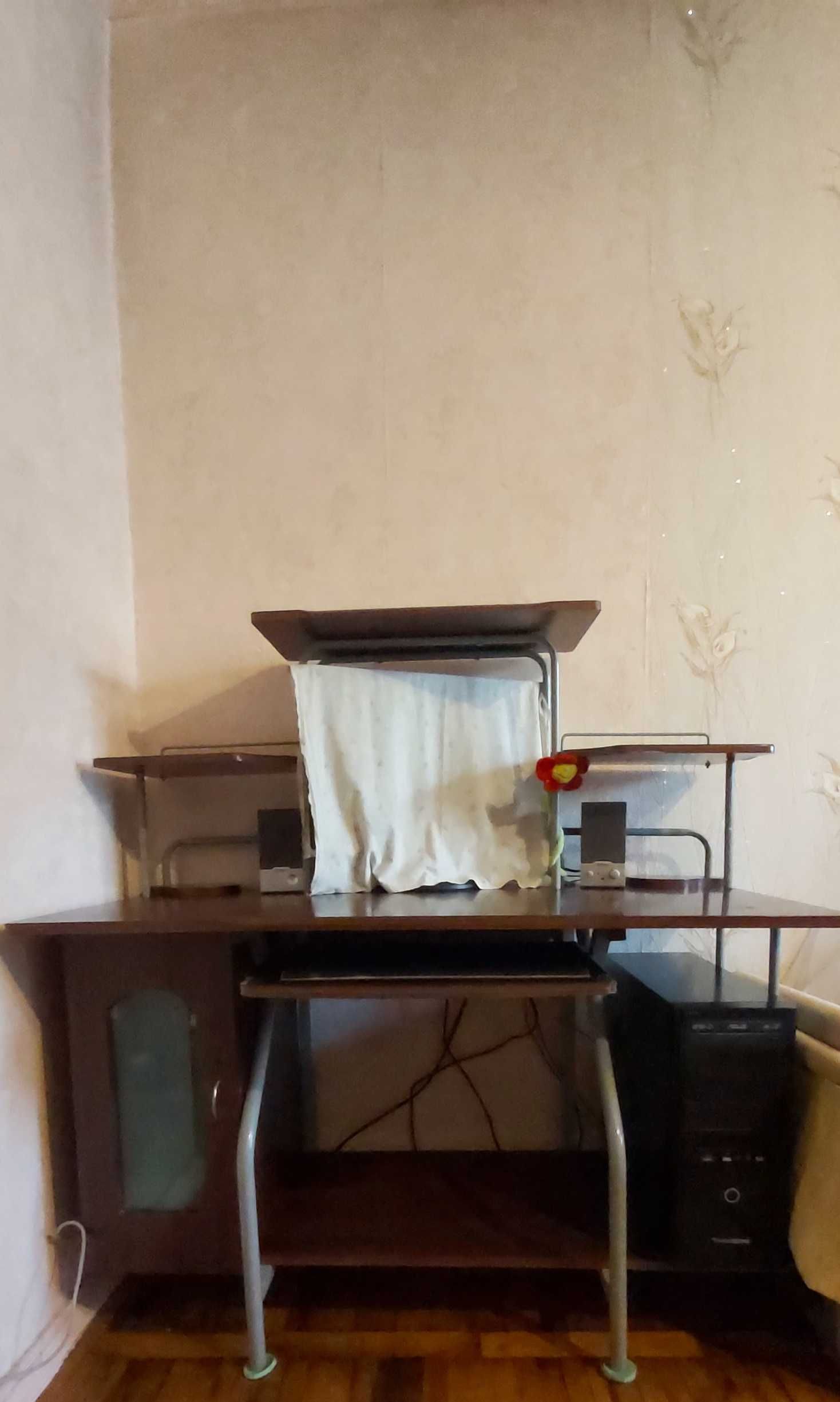 Комп"ютерний стіл