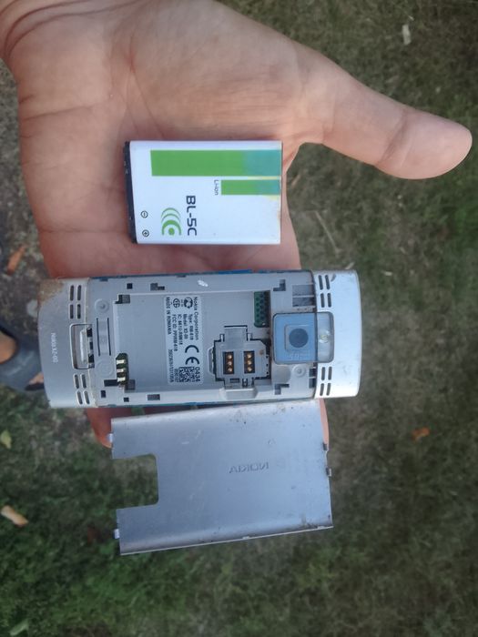 Кнопковий телефон