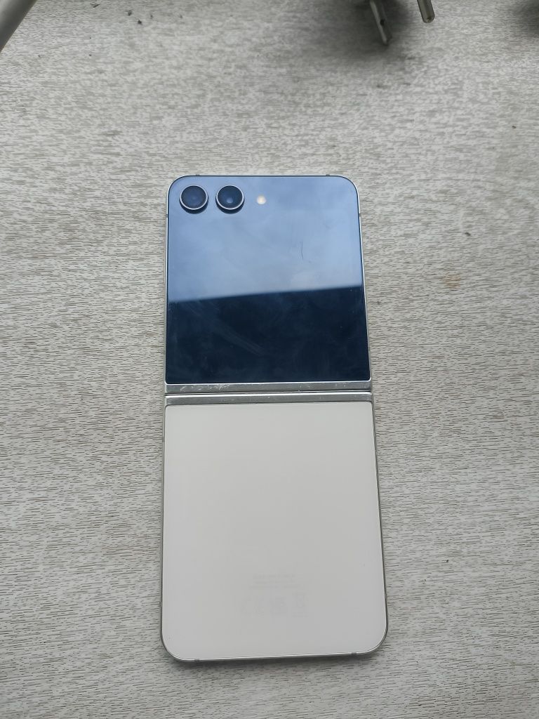 Galaxy Z Flip5 8/256