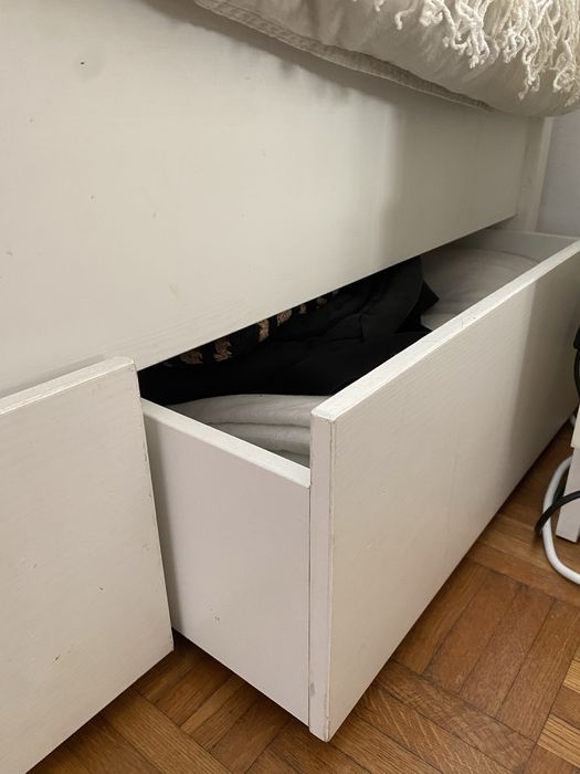 Cama Ikea com gavetoes