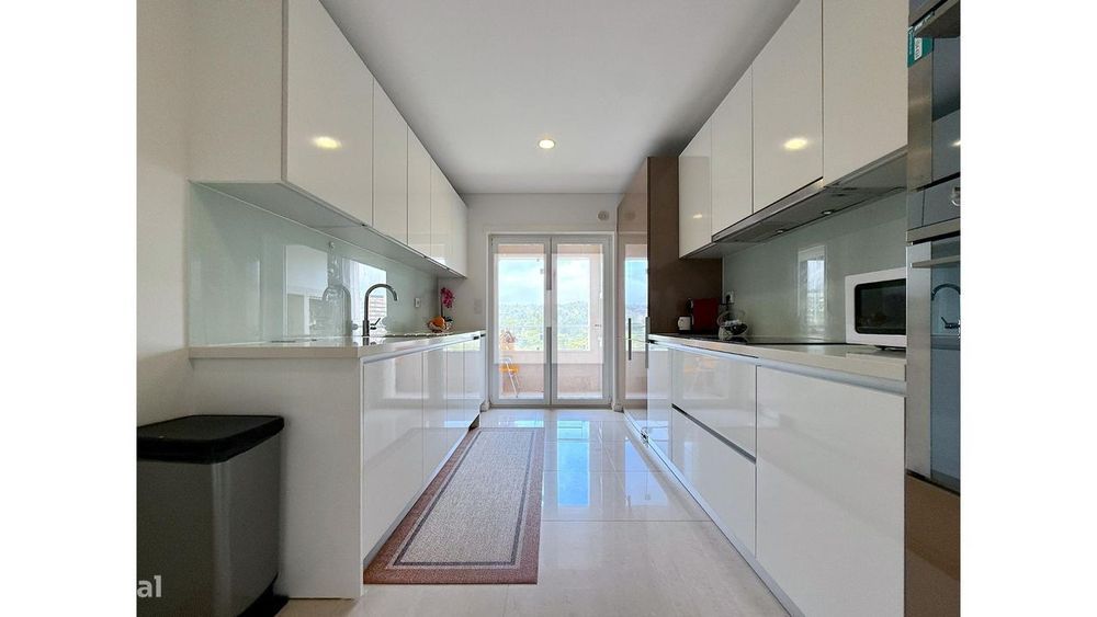 Luxuoso T-3 na Qtª Santa Maria