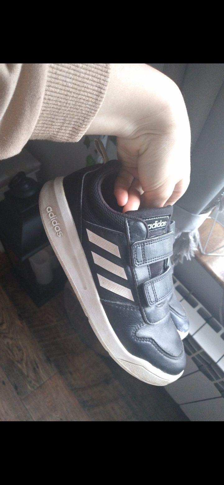 Czarne chłopięce buty adidas na rzepy rozmiar 33