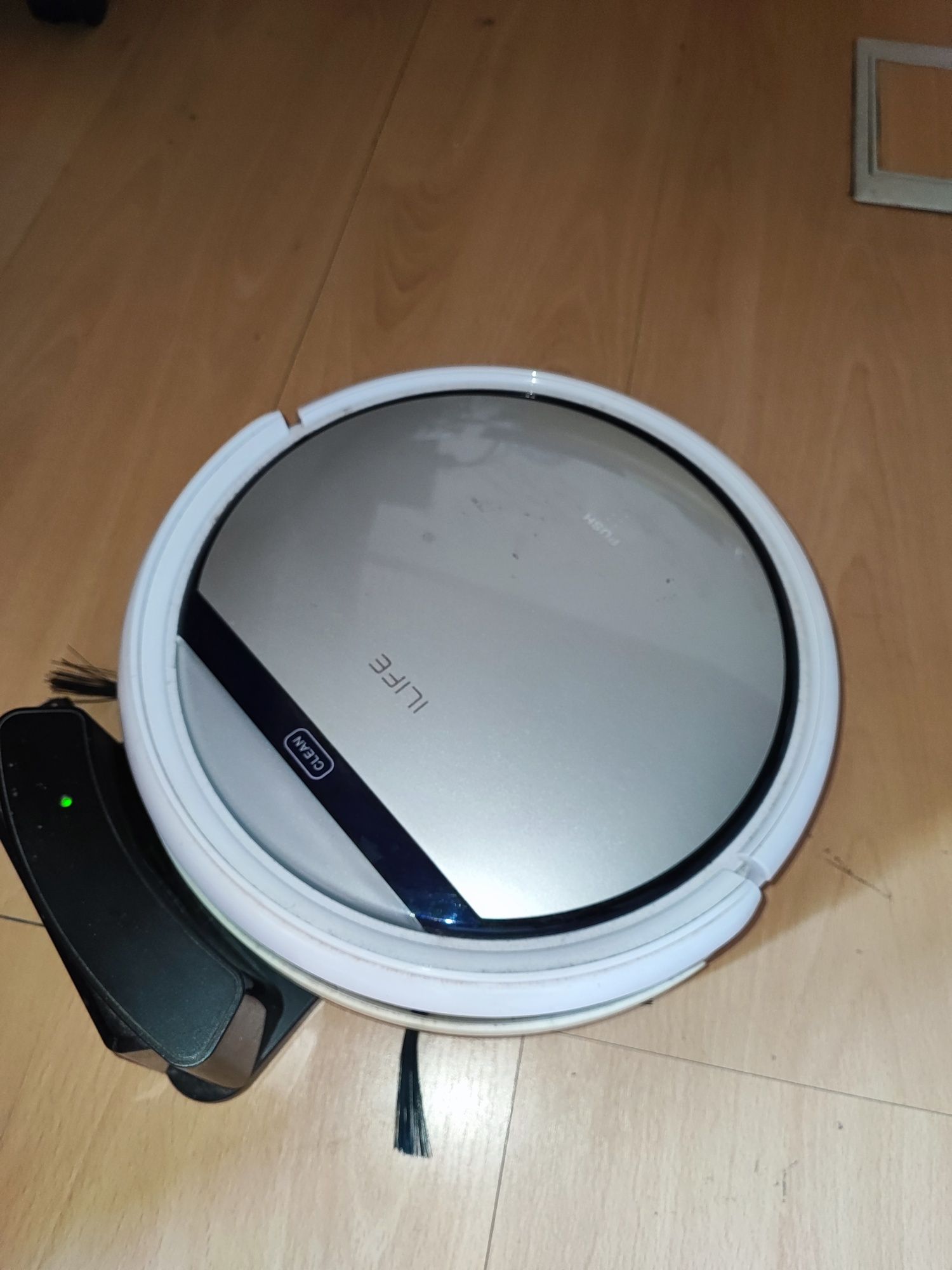 Aspirador robot ilife pouco uso
