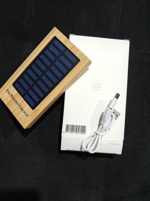 Павер банк ARENA SOLAR на сонячній батареї