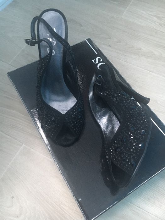 Продам жіночі босоніжки