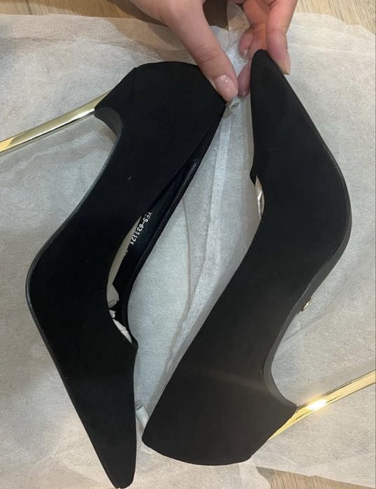 Туфлi на підборах (лодочки)